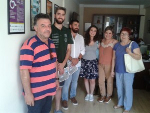 Οι φοιτητές της Πολυτεχνικής Σχολής του ΑΠΘ, με την πρόεδρο του Κέντρου Κοινωνικής Πρόνοιας Κεντρικής Μακεδονίας κ. Συλβάνα Καρασαββίδου, τον αντιπρόεδρο κ. Θεμιστοκλή Χαρίση και την εκπρόσωπο του Παραρτήματος κ. Λίντα Σαλαμέρτη